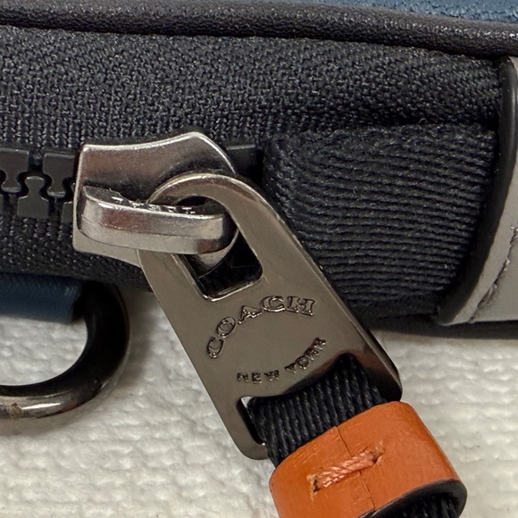 Genuine Men's COACH North South ColorBlock Leather Belt Bag Pouch Wallet - Picture 9 of 14